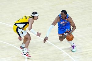 杰伦威：队友们都像一家人一样 夺冠是我刚进NBA时从未敢想的